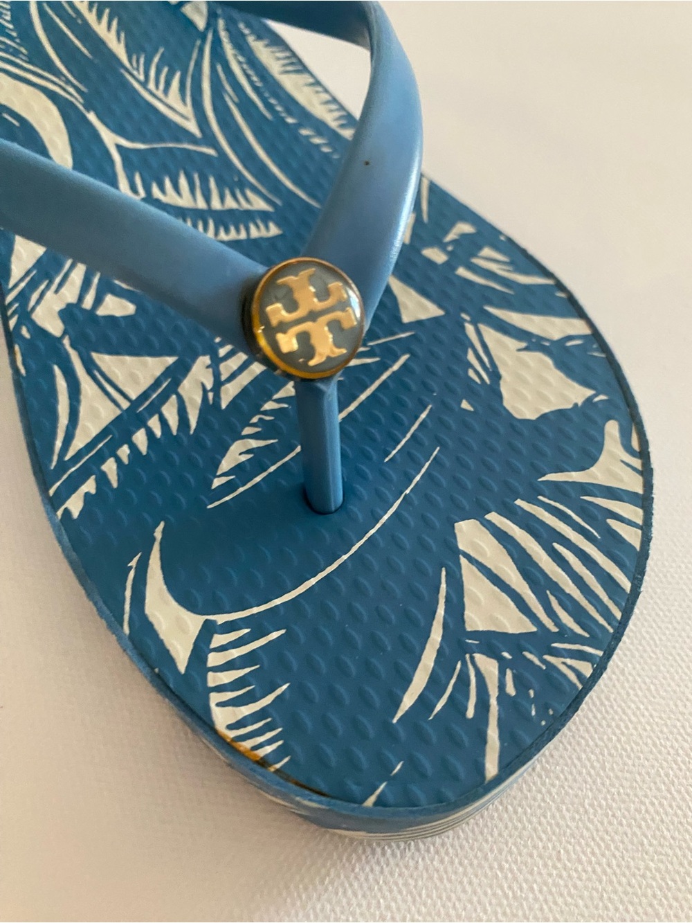 Tory Burch Blue Tropical Print Platform Flip Flop Sandals, Size 8 - Picture 5 of 9